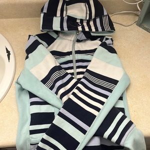 Lulu sweater, this sweater is no longer sold at Lulu lemon stores